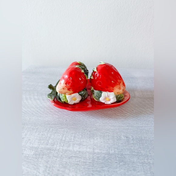 Corner Ruby Dining Strawberry Collection By Corner Ruby Canister